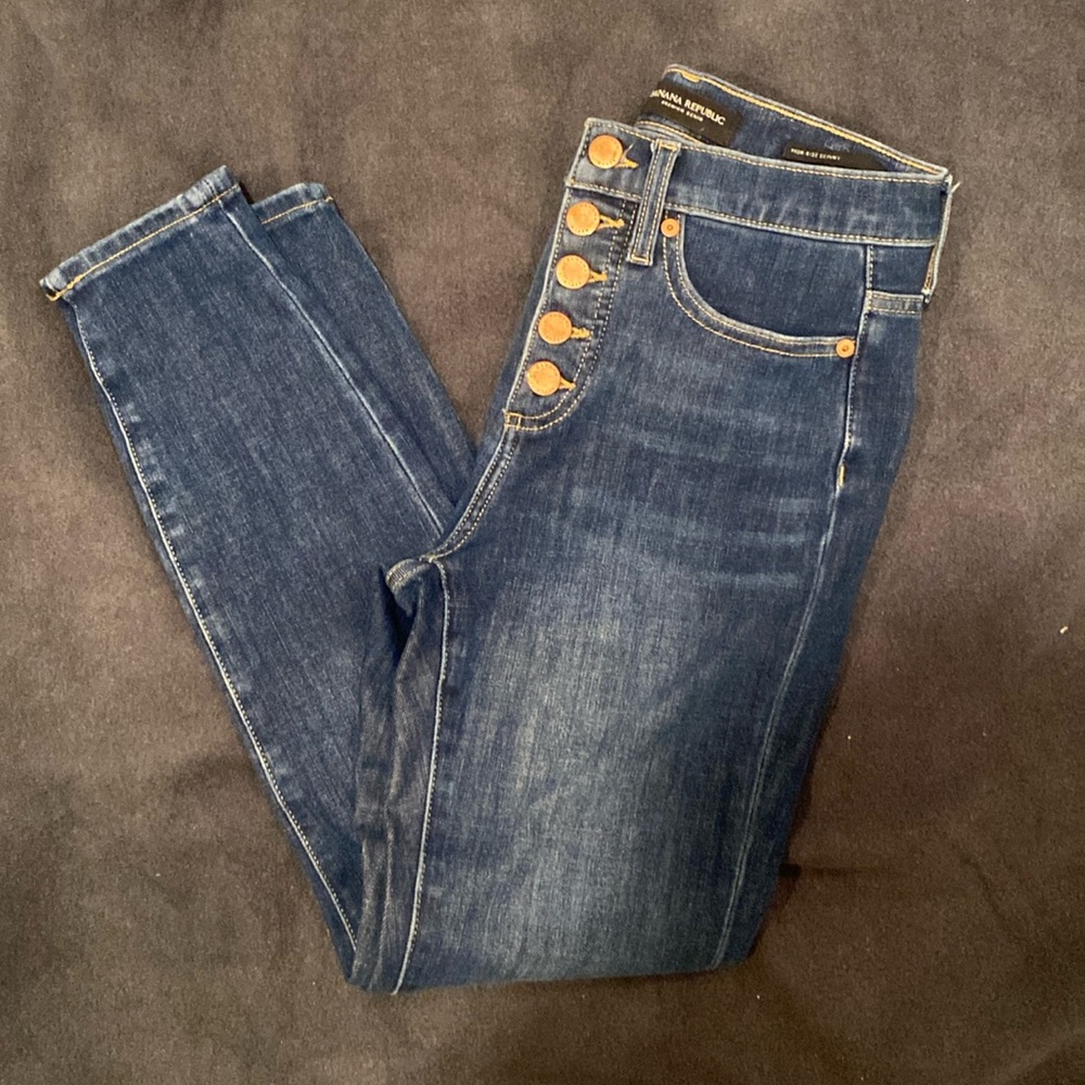 BR Mid-rise skinny ankle Jean with button fly.